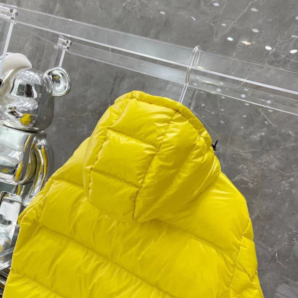 Moncler Jacket  蒙口新款错位双拉链设计，设计感满满。 颜色：黑色 黄色
