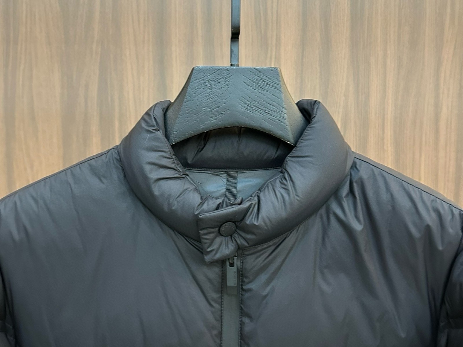 Moncler Peuterey logo-patch Padded Jacket