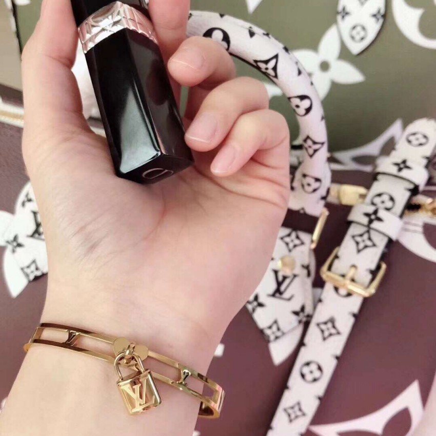 LV BRACELET M6228