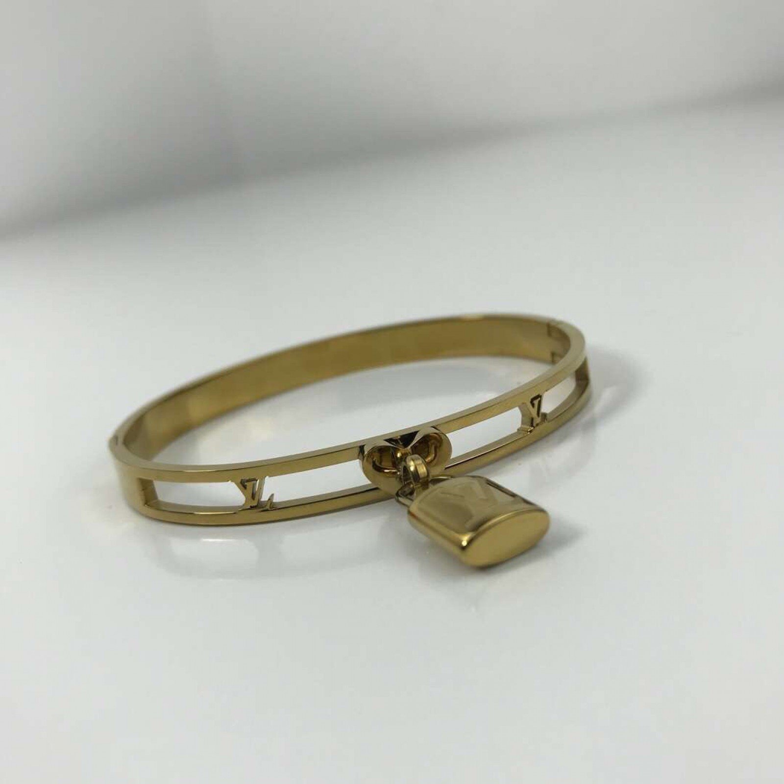 LV BRACELET M6228
