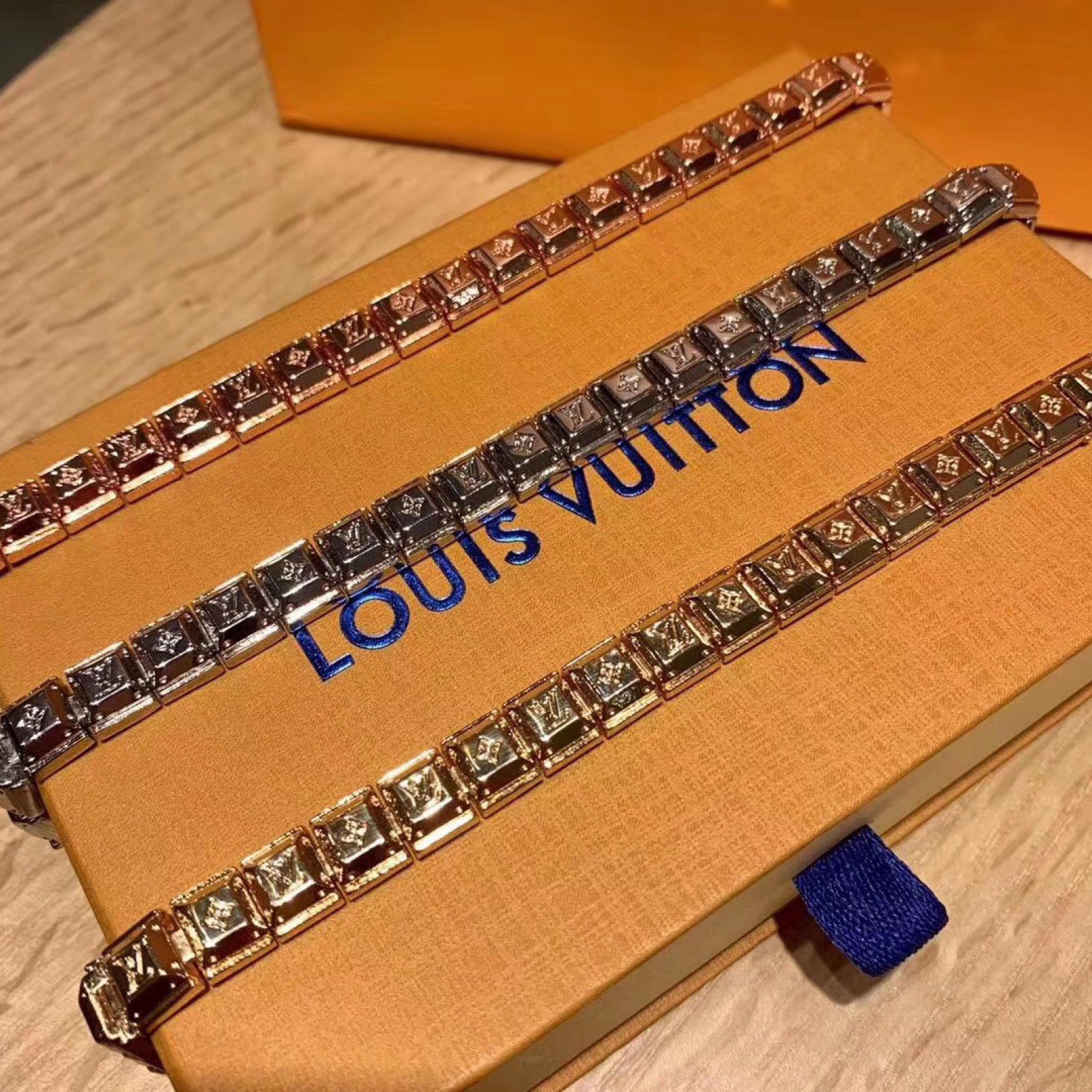 LV Bracelet 111124B