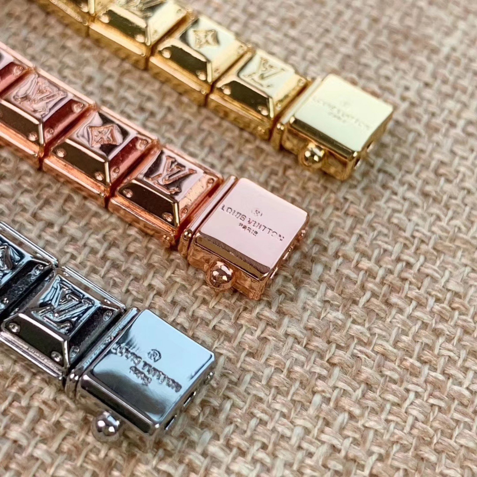 LV Bracelet 111124B