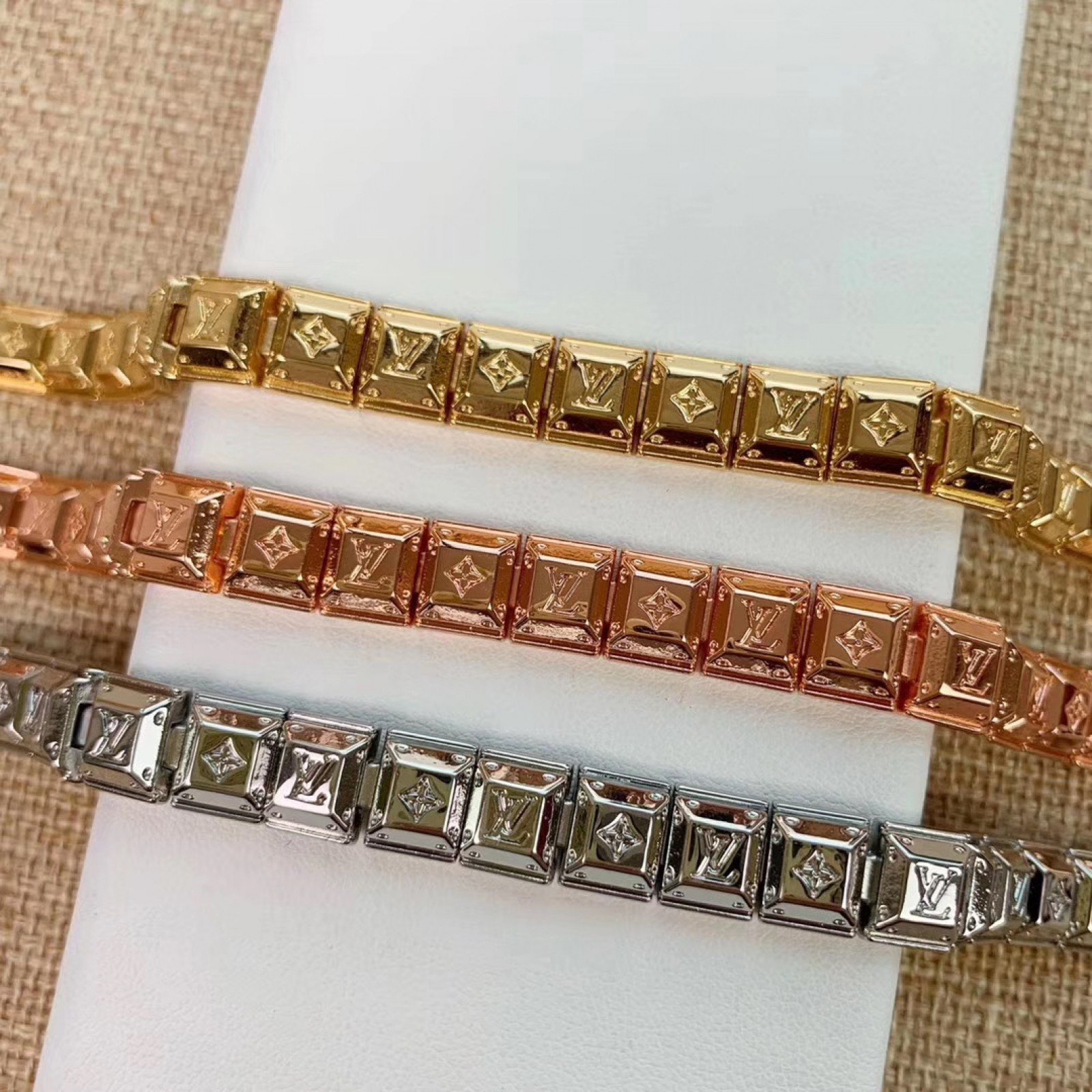 LV Bracelet 111124B