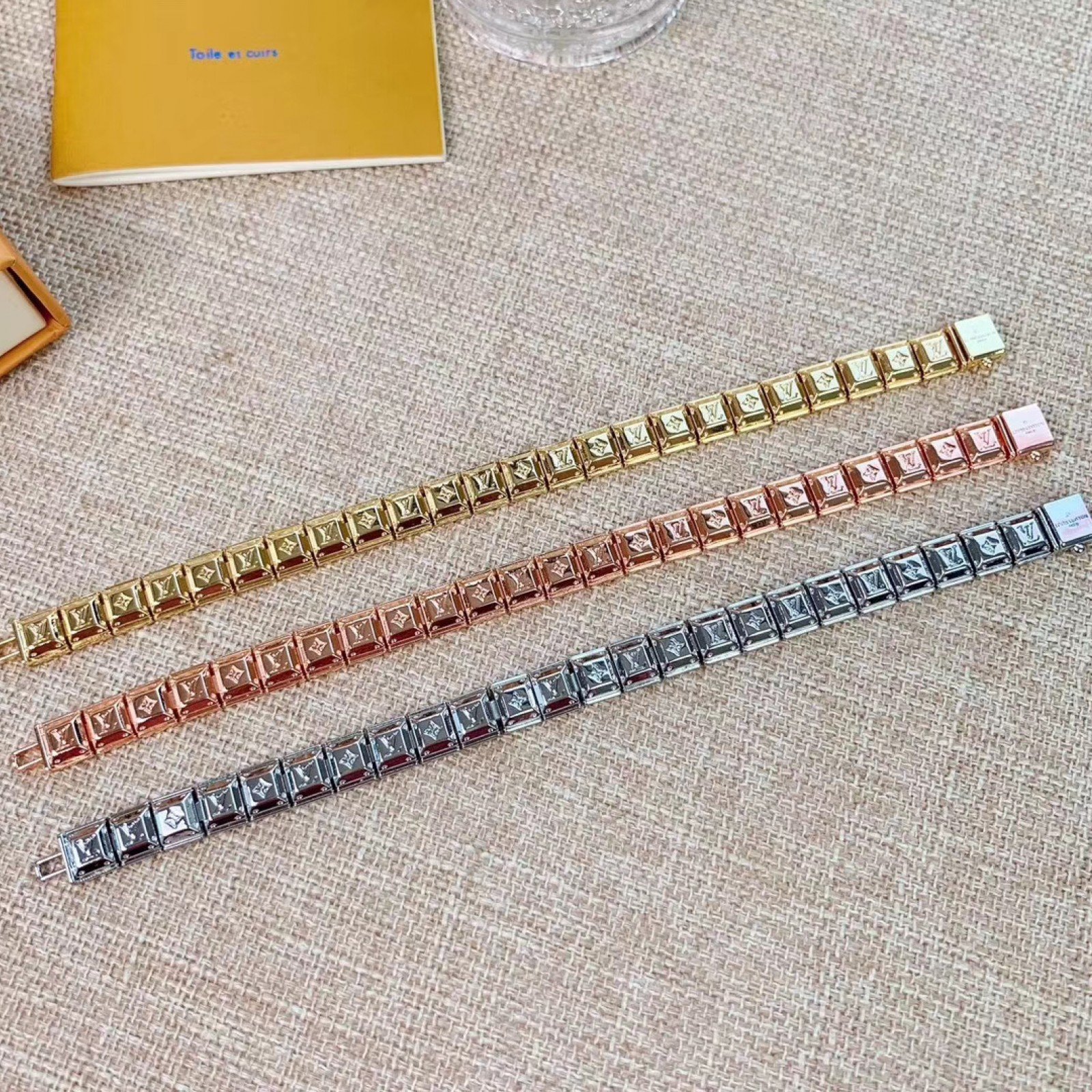 LV Bracelet 111124B