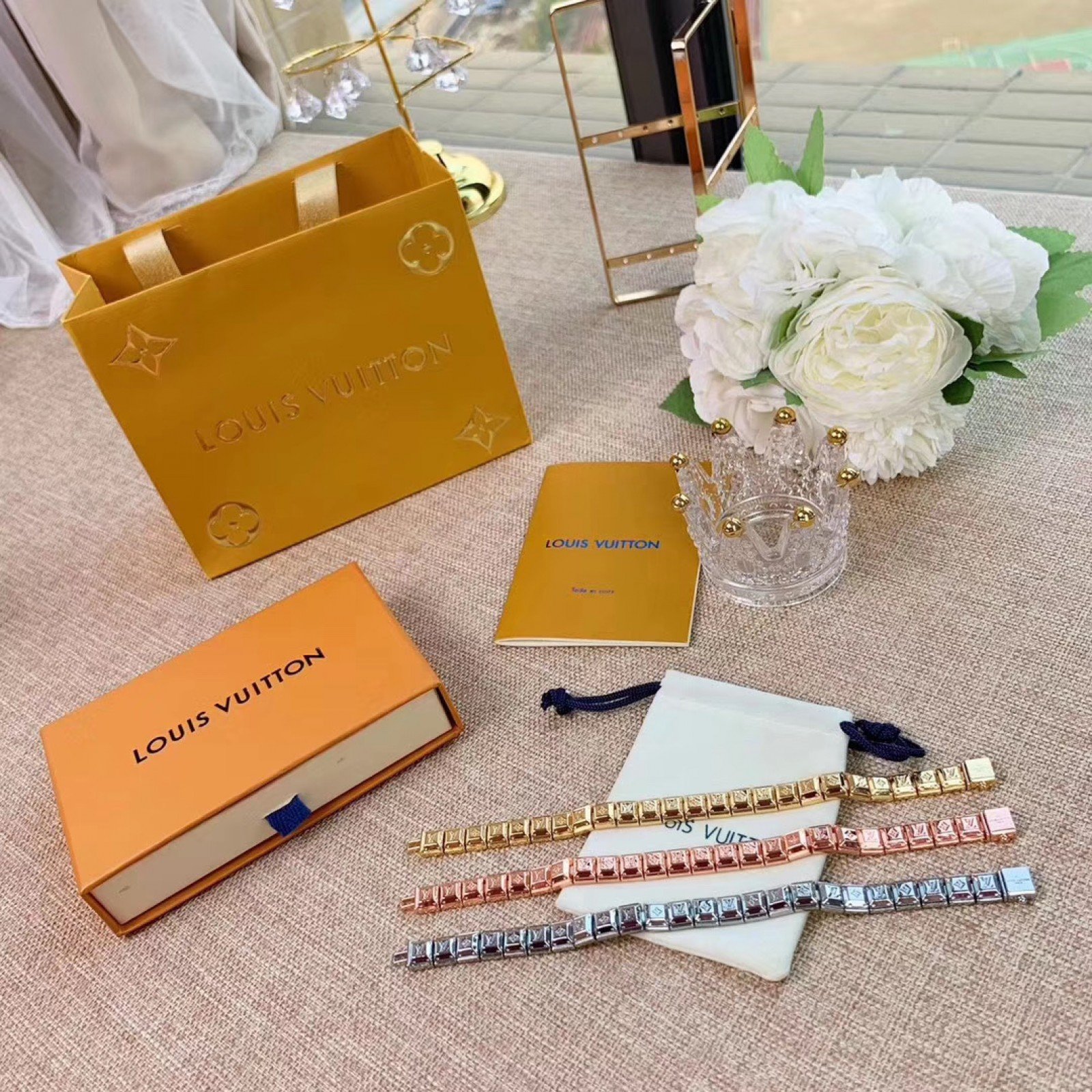 LV Bracelet 111124B