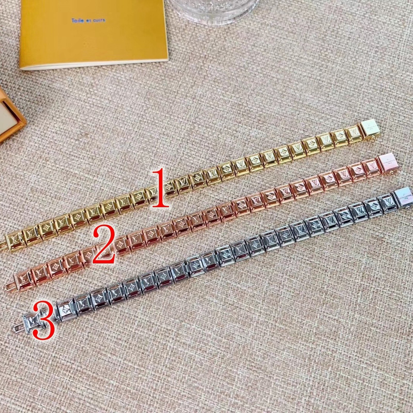 LV Bracelet 111124B