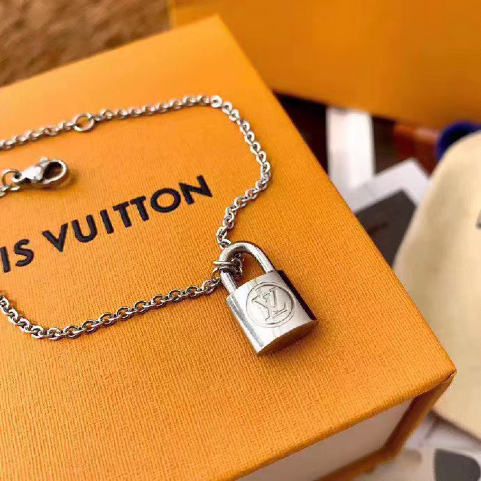 LV Bracelet 120416L