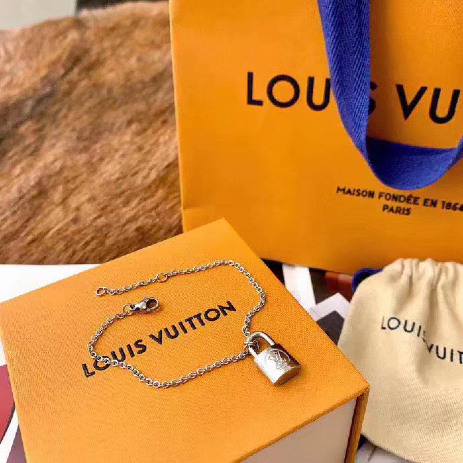 LV Bracelet 120416L
