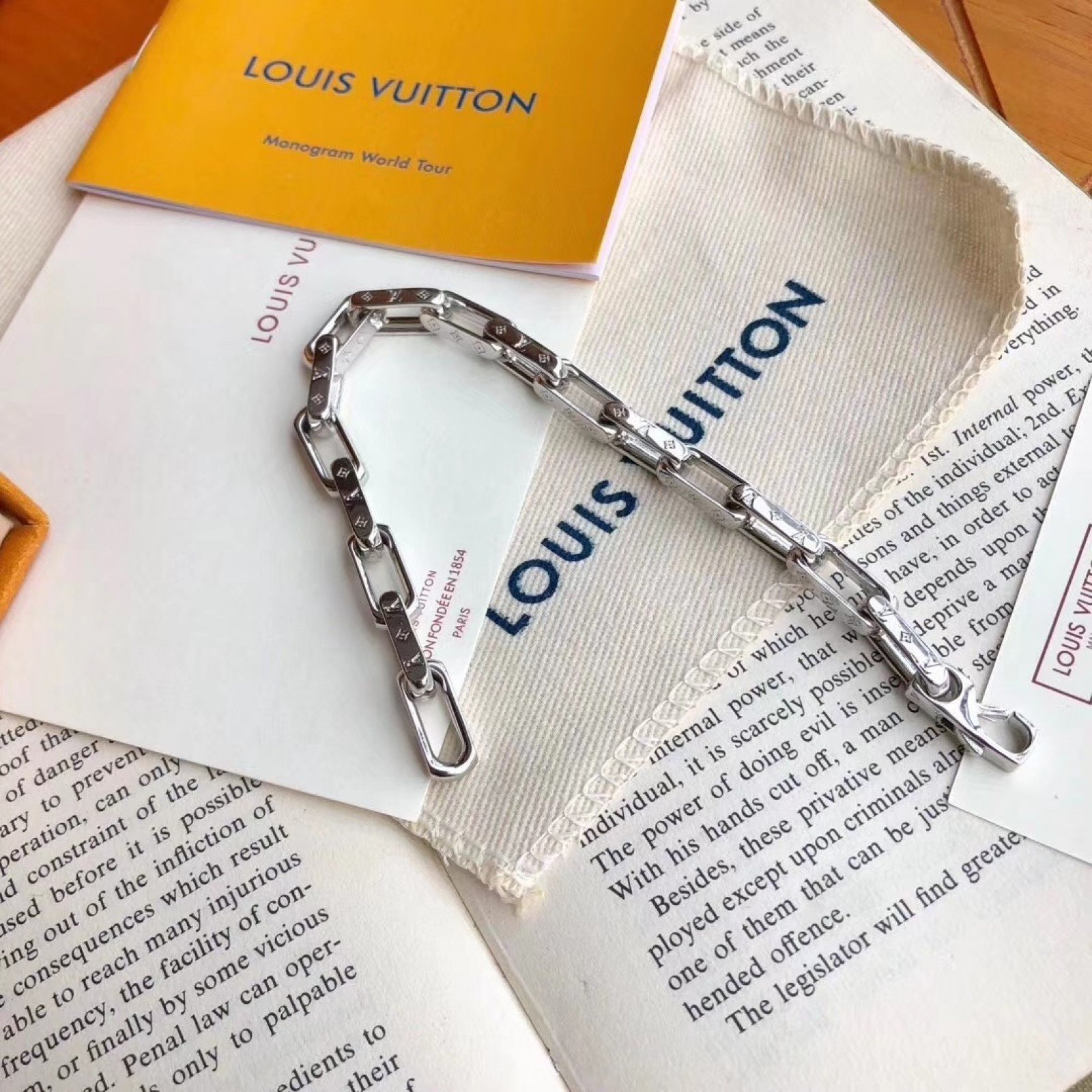 LV Bracelet 120529A