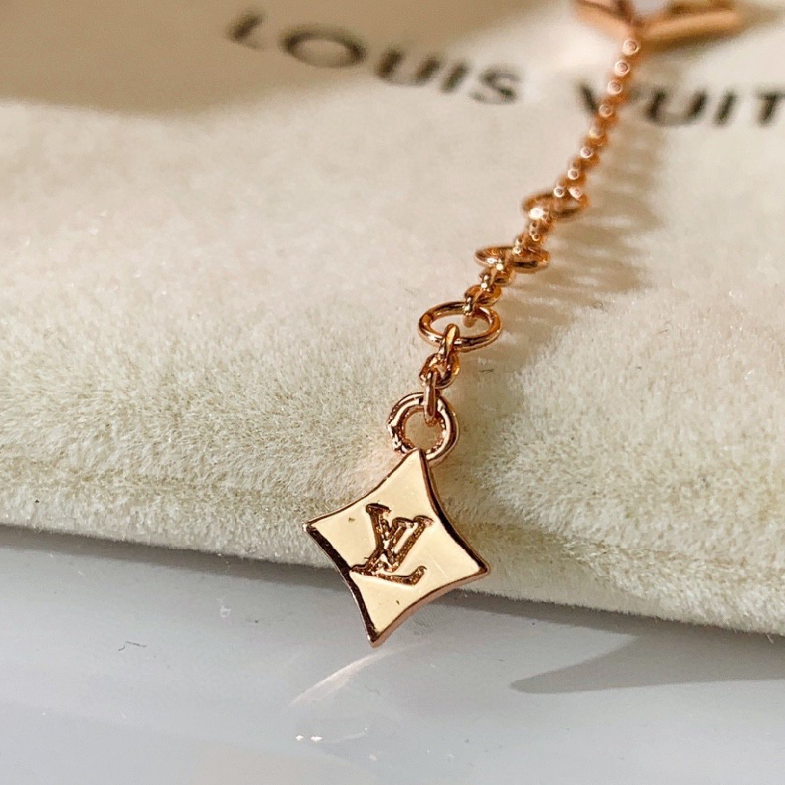 LV Bracelet 120916A