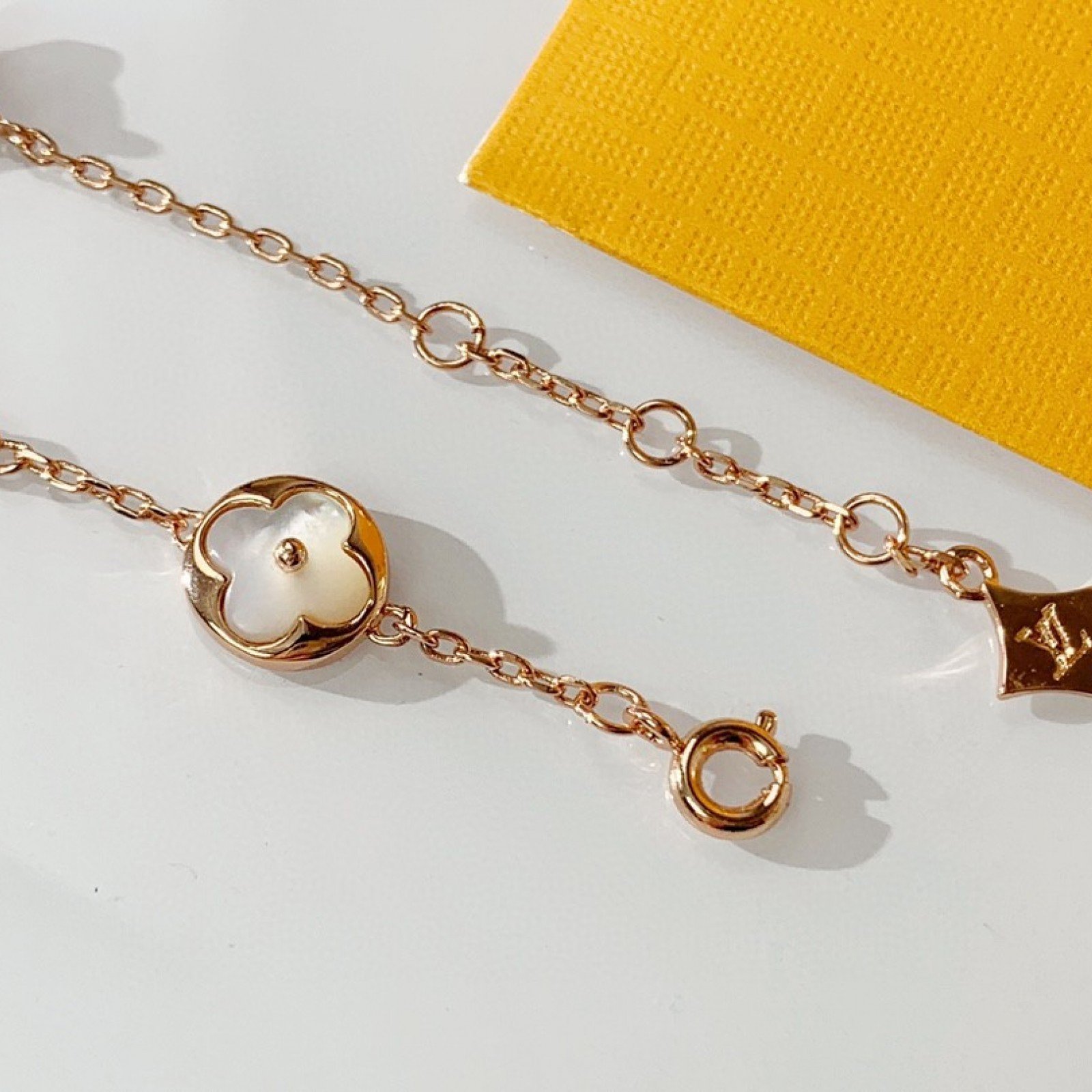 LV Bracelet 120916A