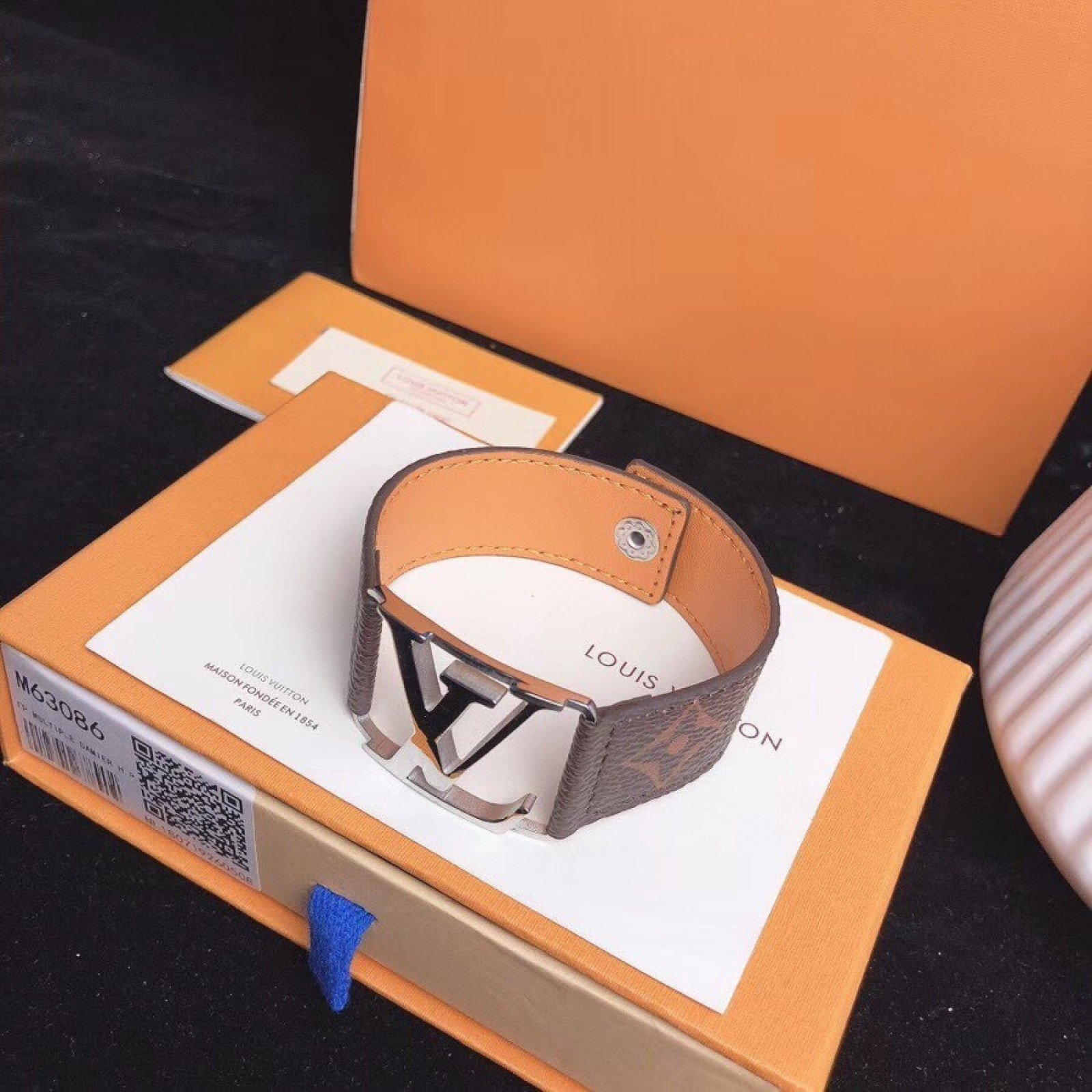 LV Bracelet 190609P