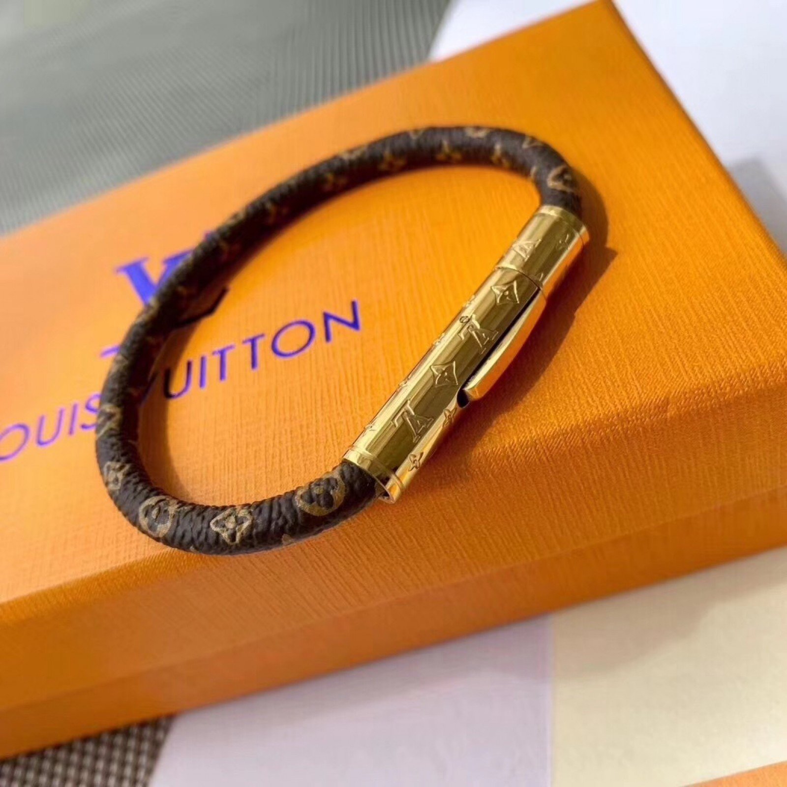 LV CONFIDENTIAL BRACELET M6334F