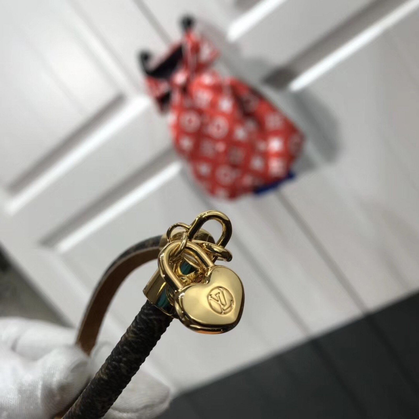 LV CRAZYIN LOCK BRACELET M6451F