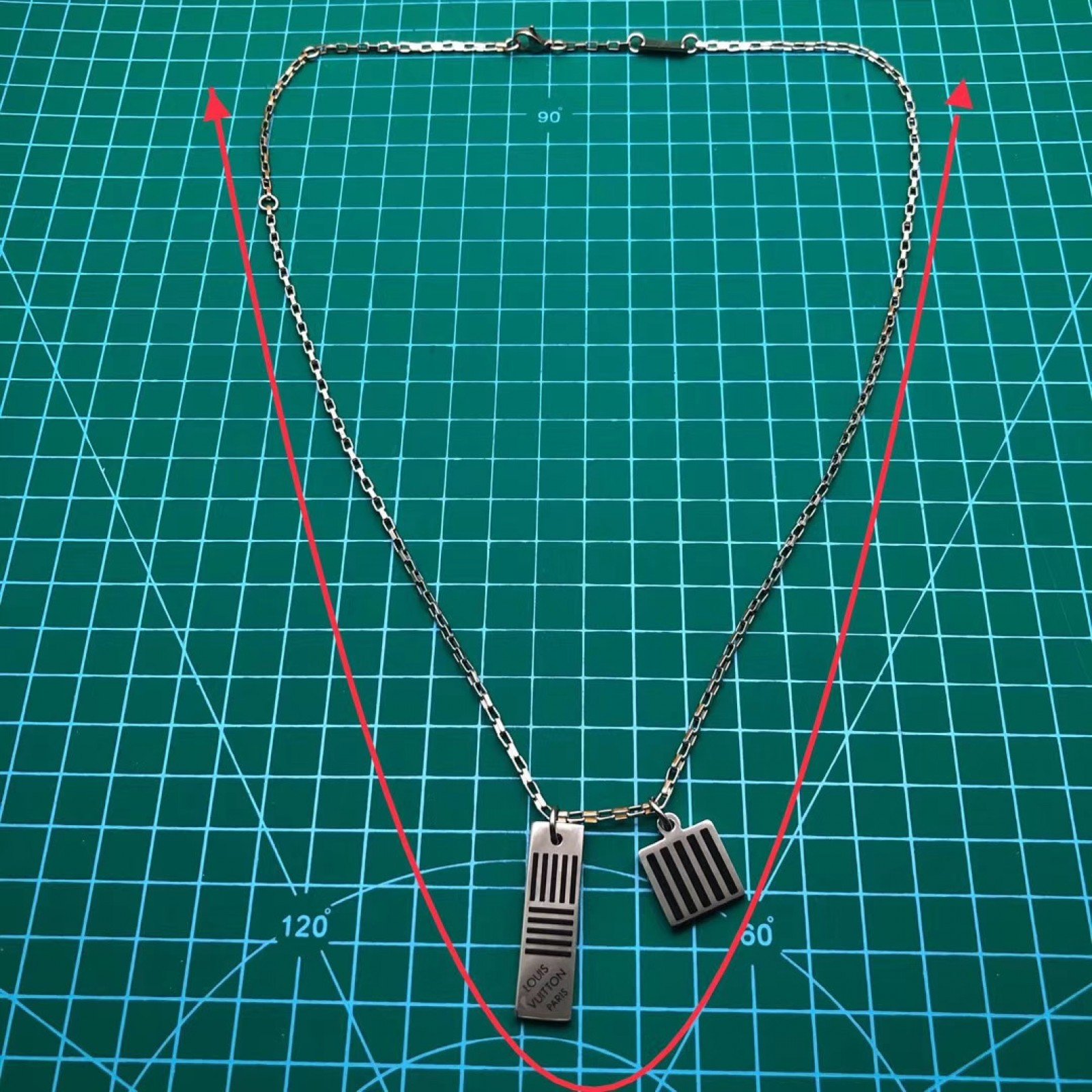 LV DAMIER BLACK NECKLACE M62490