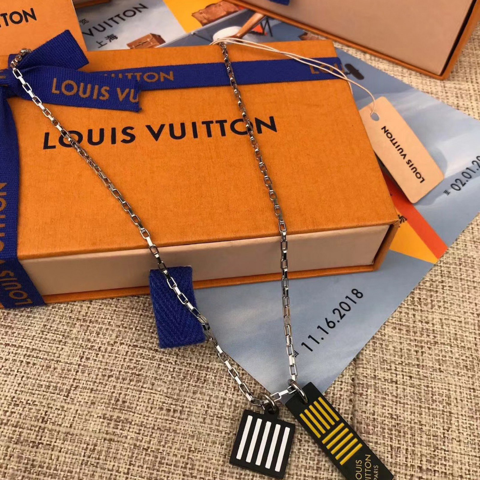 LV DAMIER BLACK NECKLACE M62490