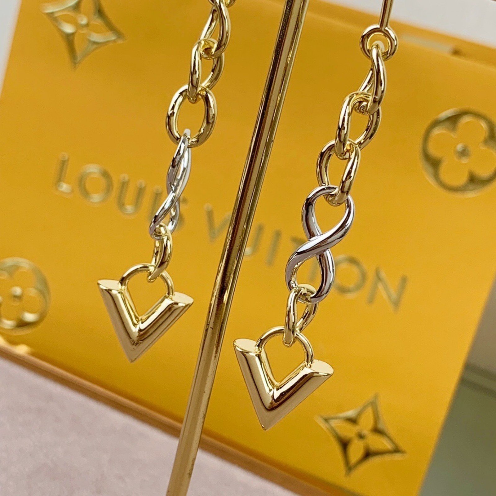LV Earrings 111210F
