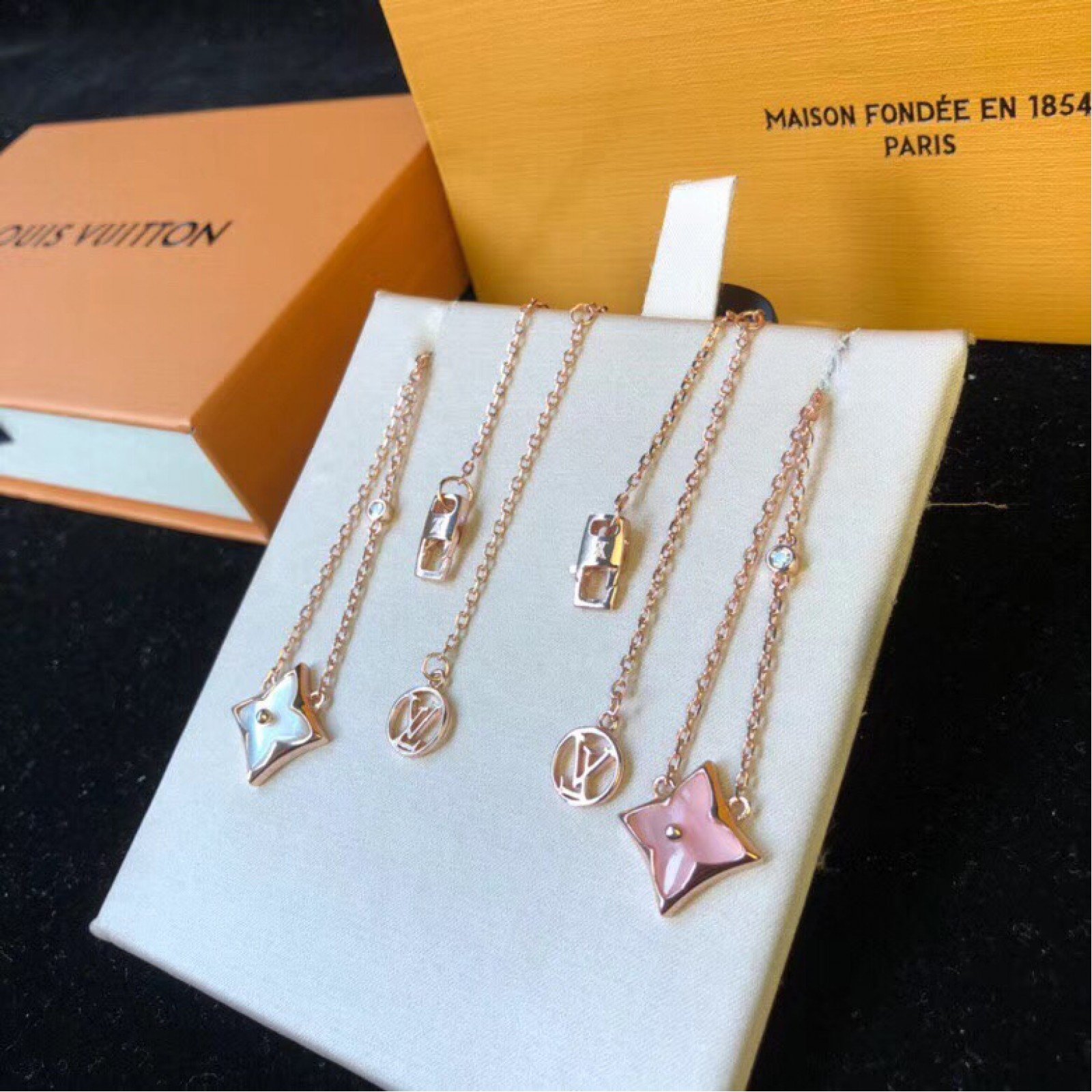 LV Jewelry 81226A