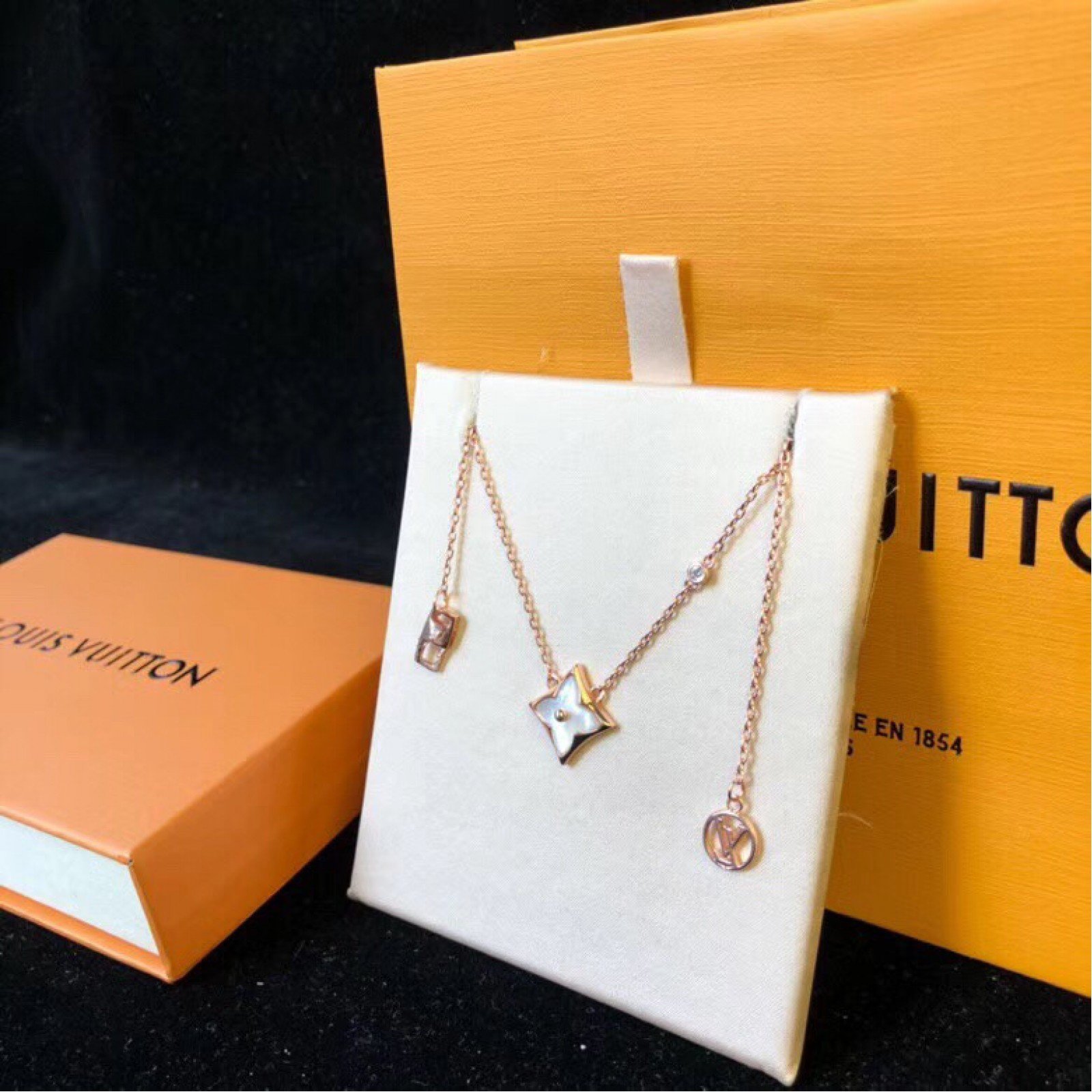 LV Jewelry 81226A