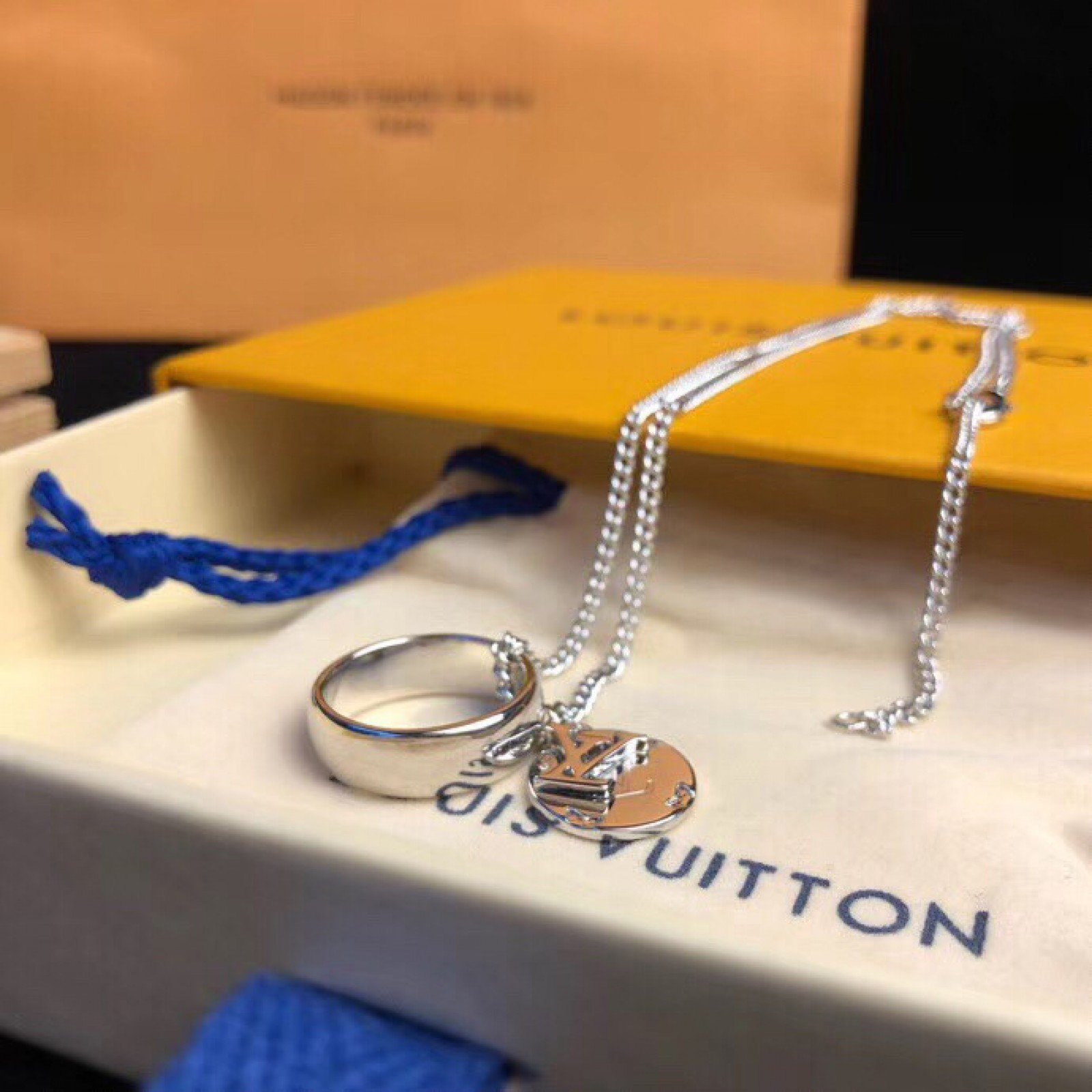LV Jewelry 81226C
