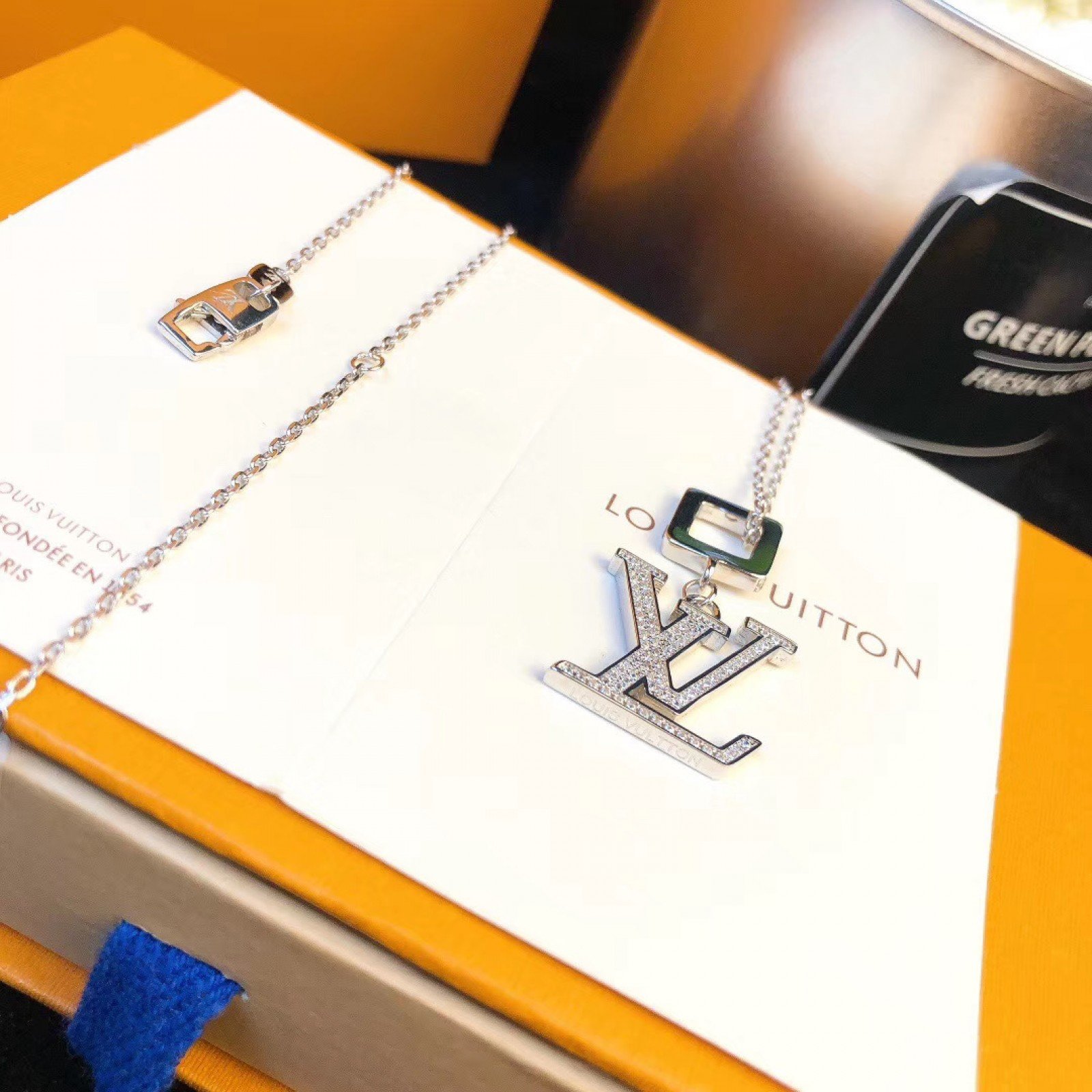 LV Necklace 111117R
