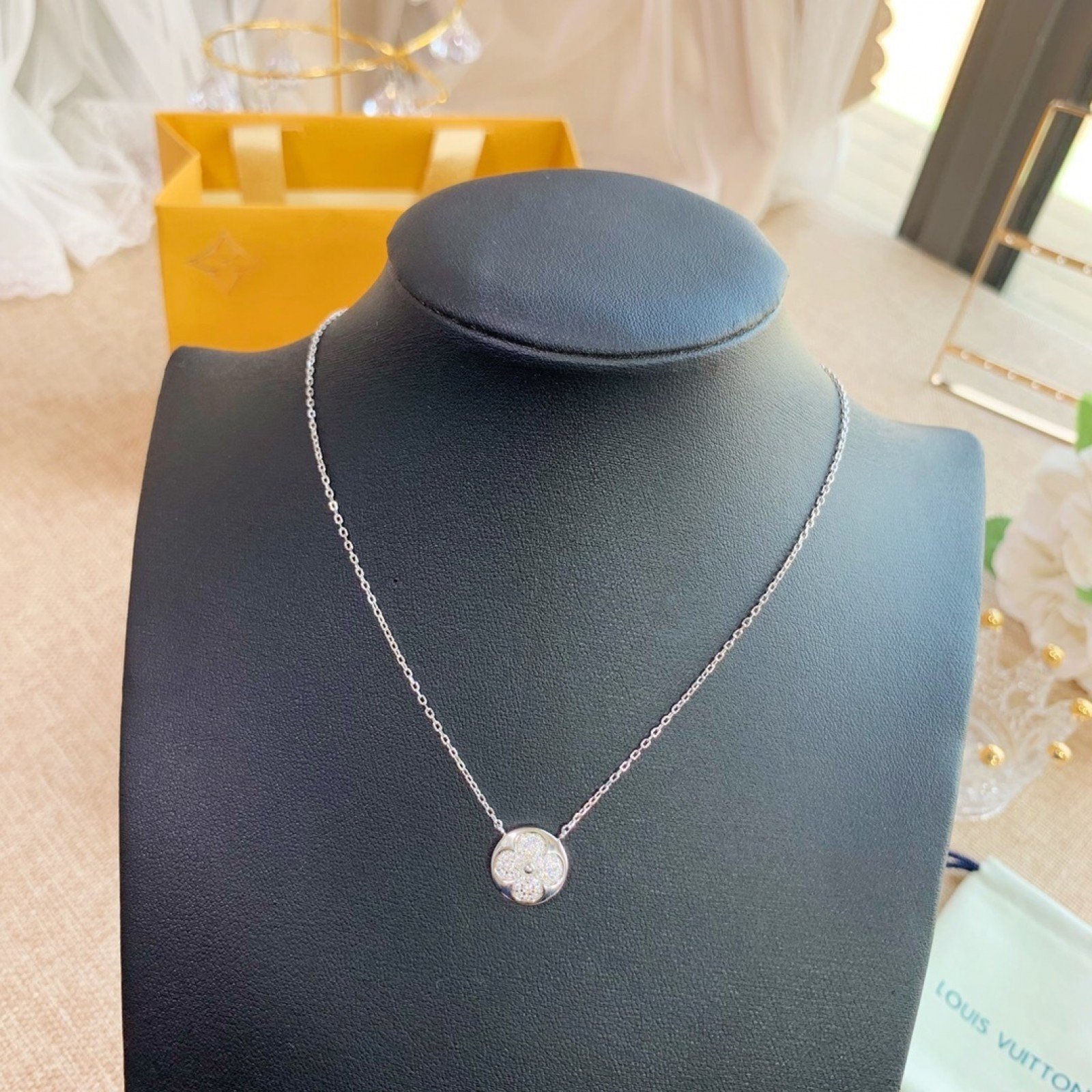 LV Necklace 111210H