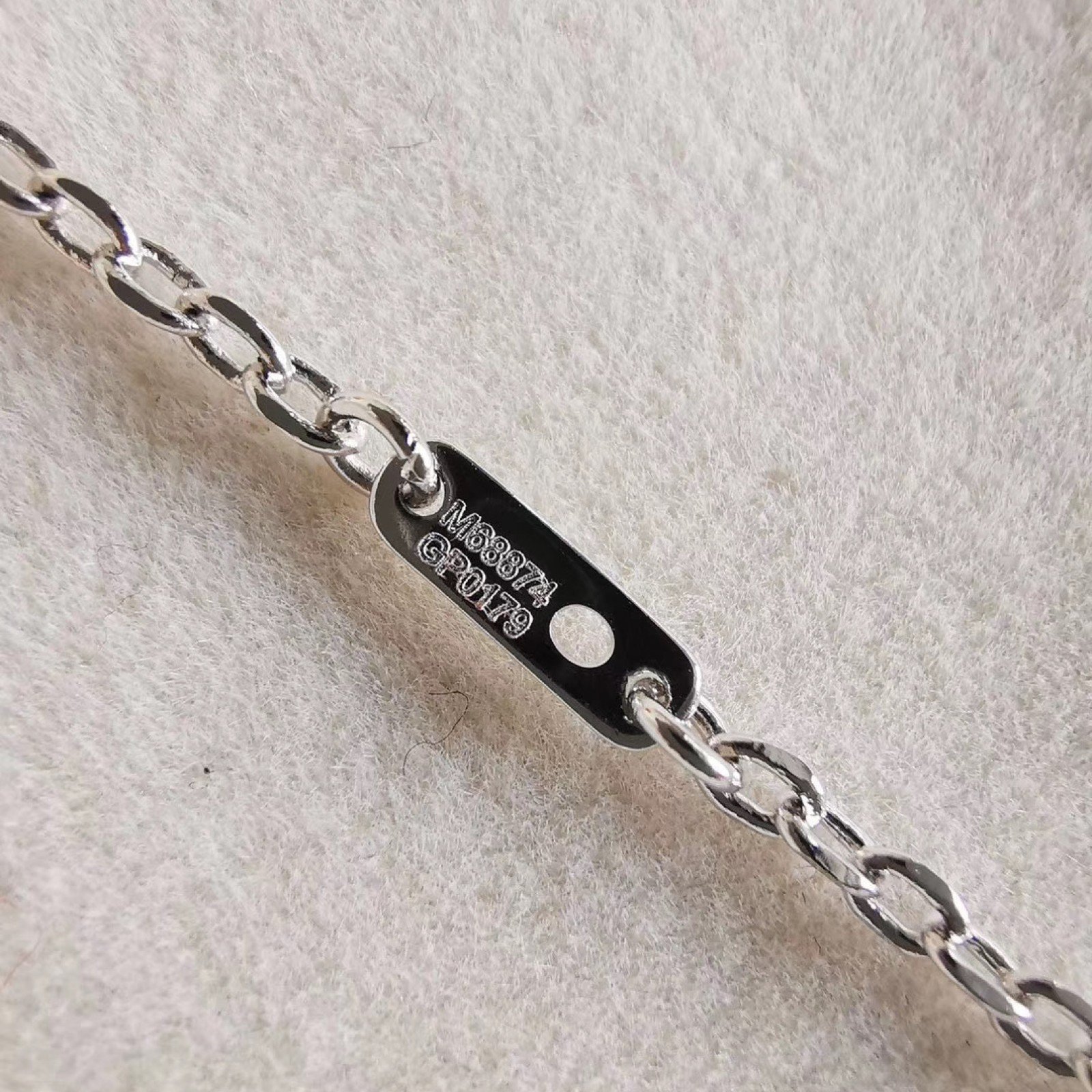 LV Necklace 120416N