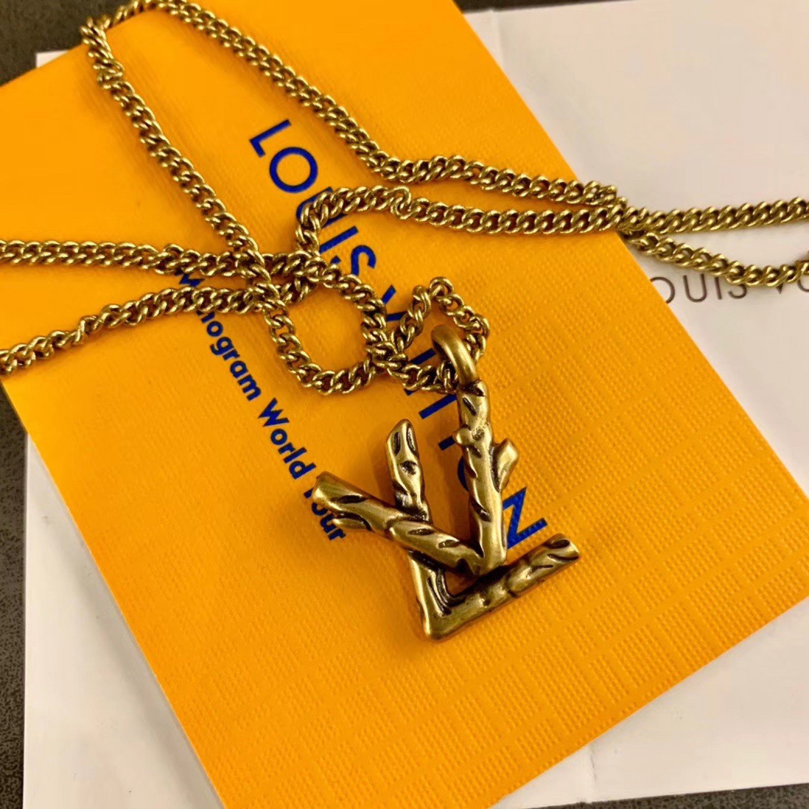 LV Necklace 120416R