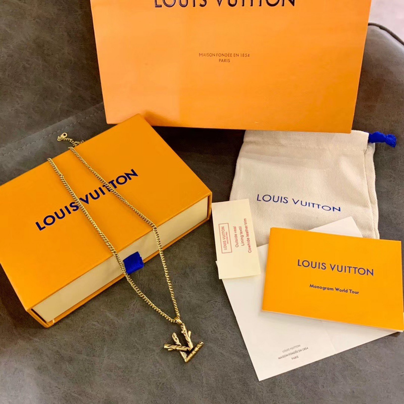 LV Necklace 120416R