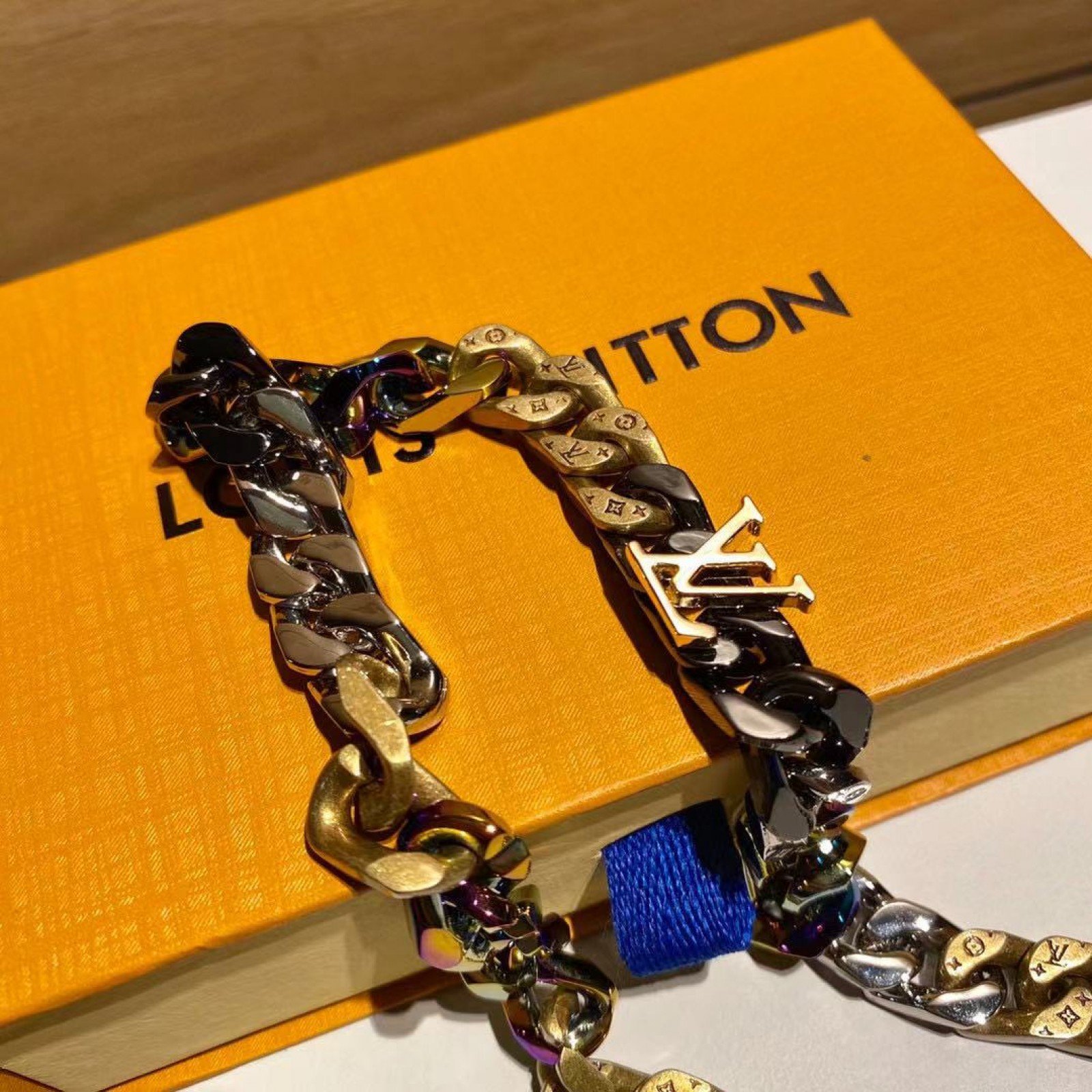 LV Necklace 131025A