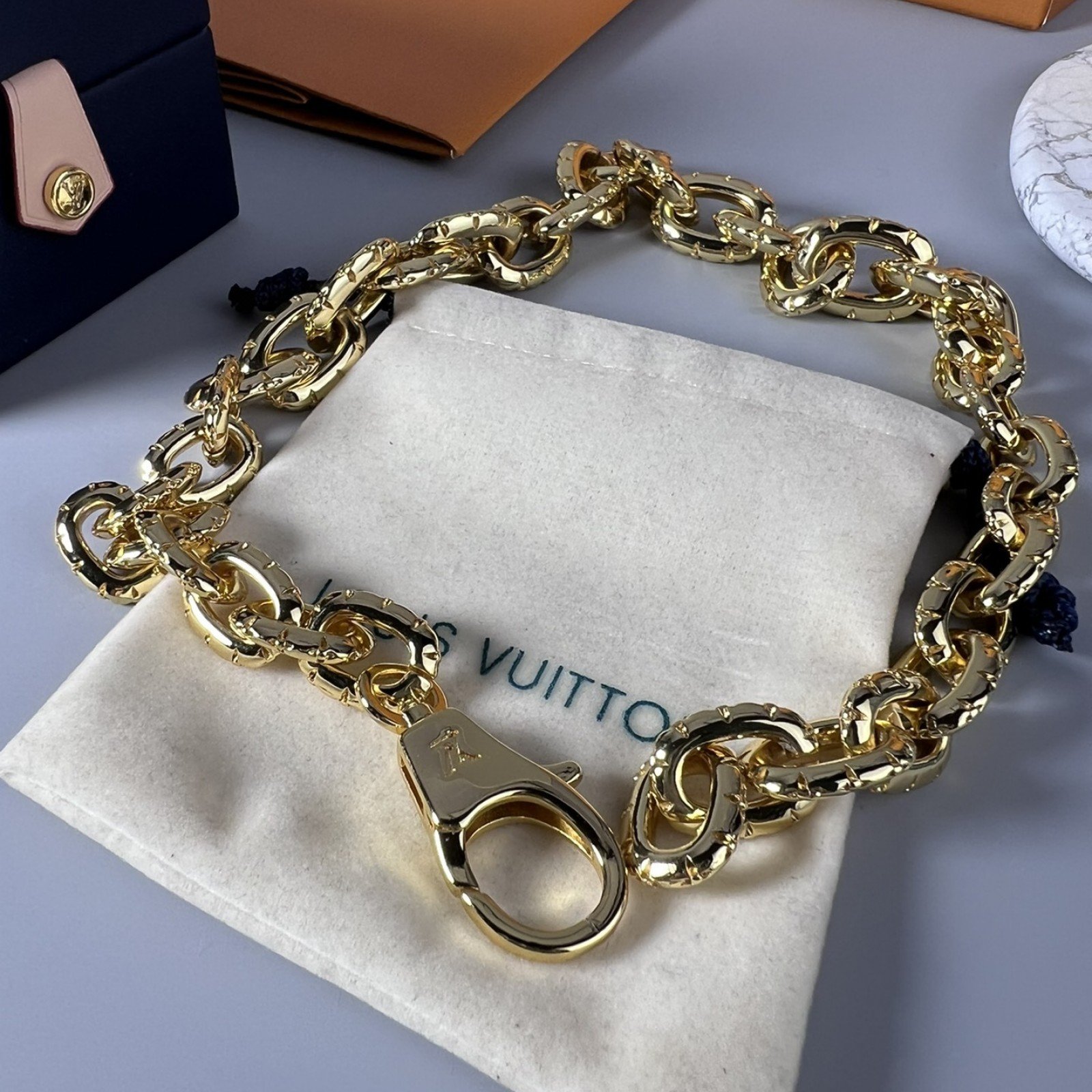 LV Necklace 231026N