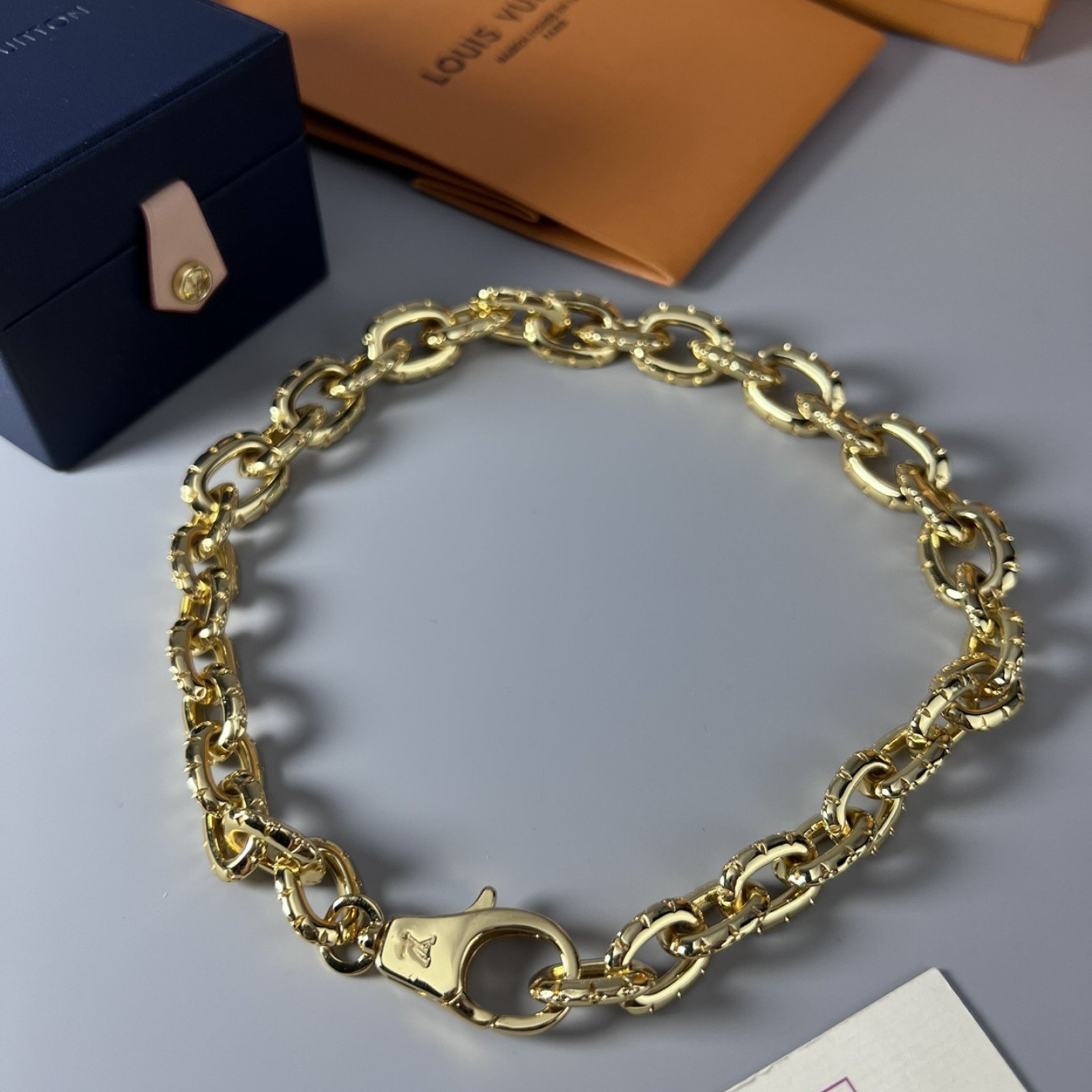 LV Necklace 231026N