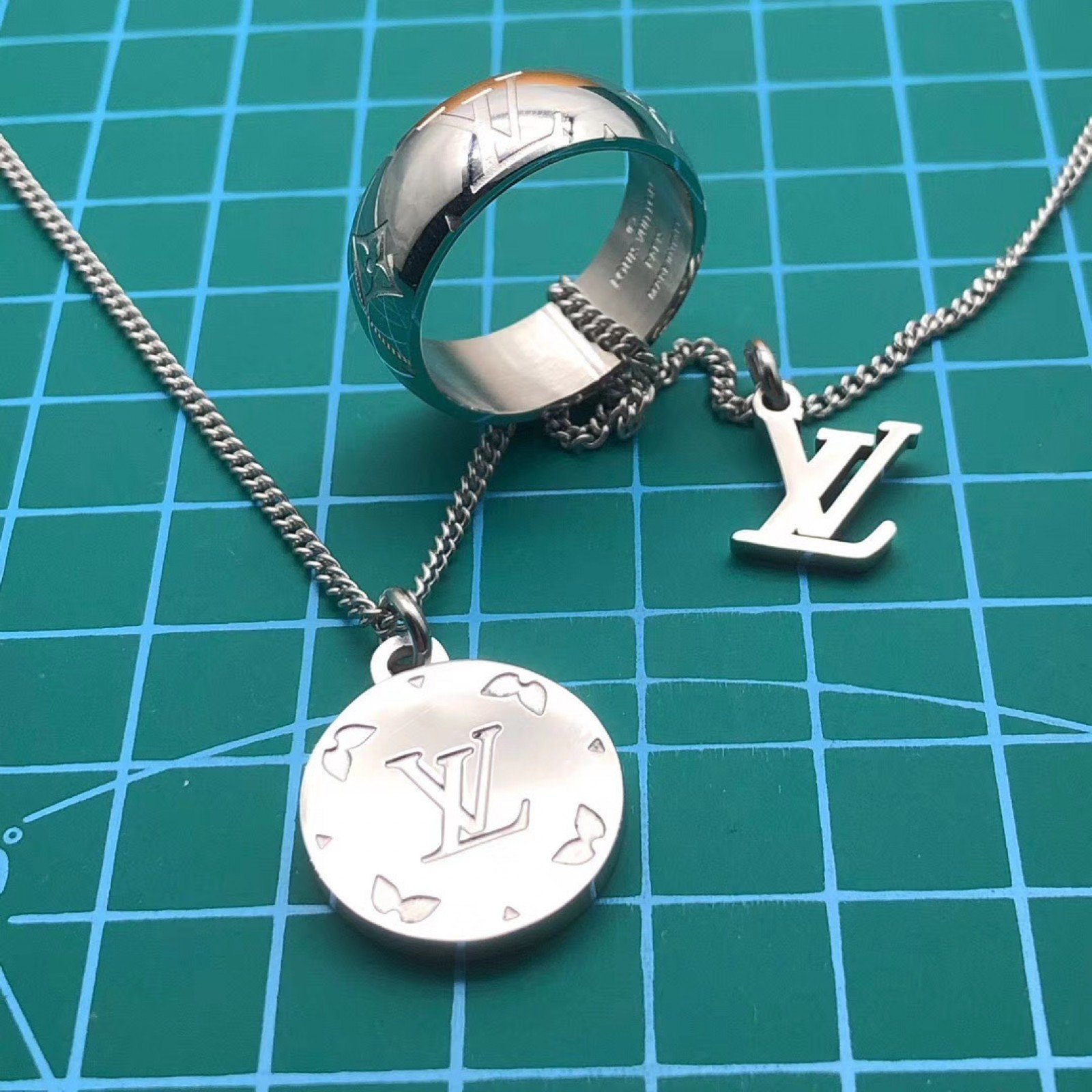 LV Necklace M62485