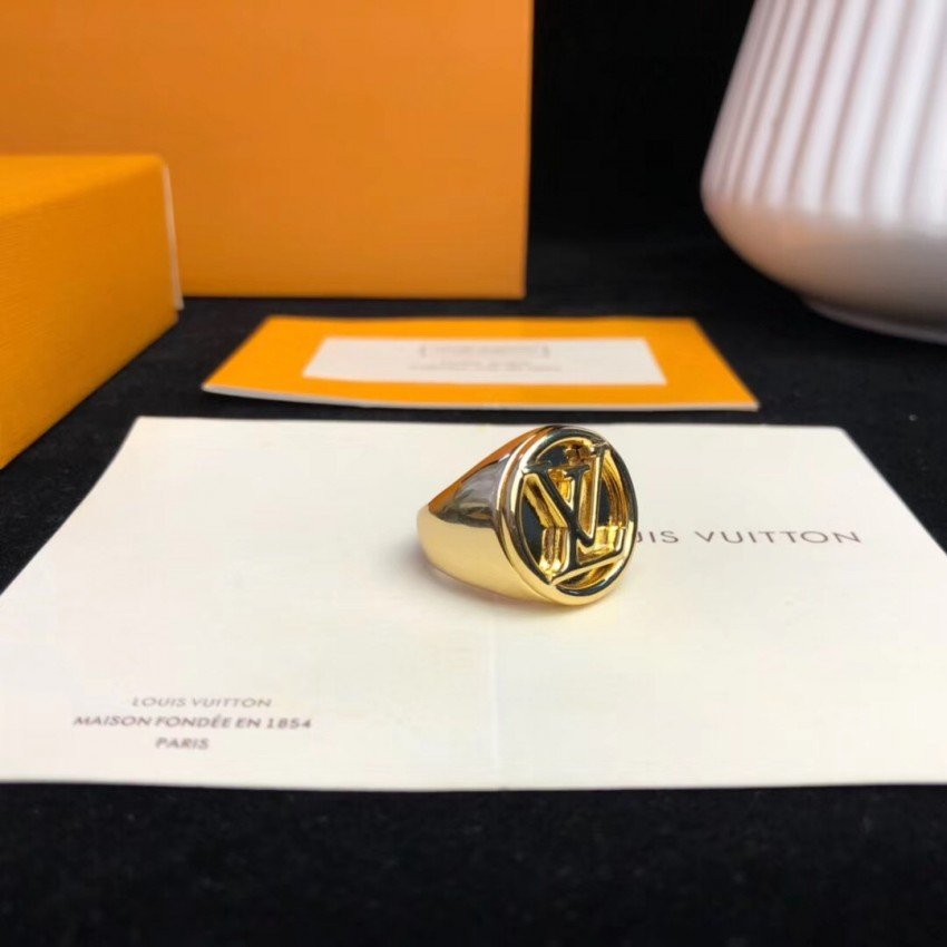 LV Ring 110805A