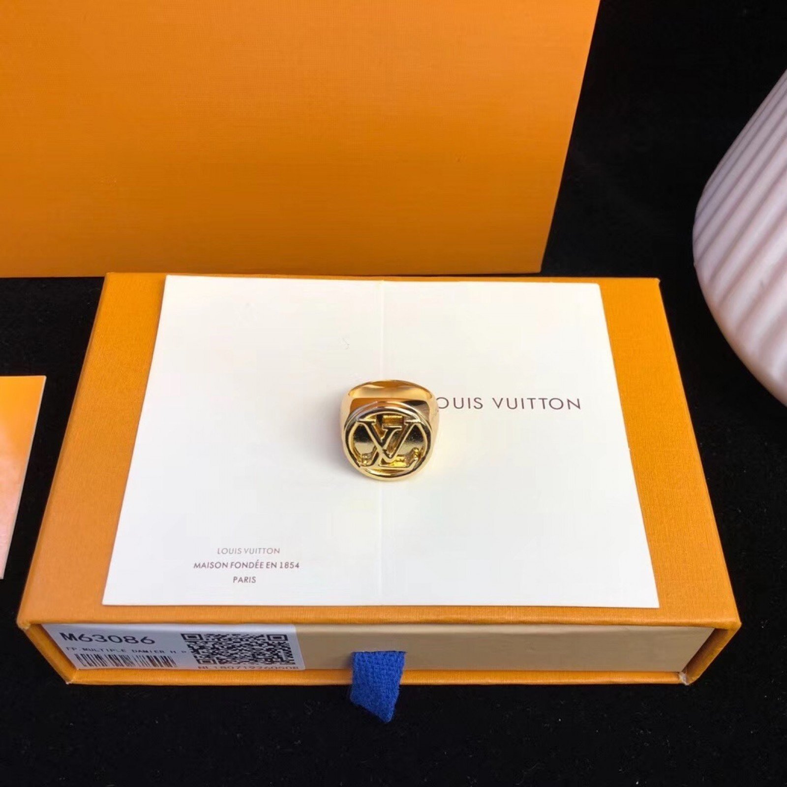 LV Ring 110805A