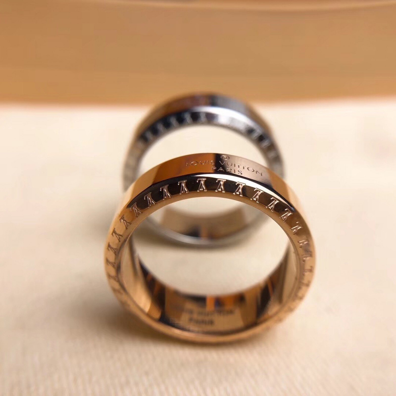 LV Ring 110805B