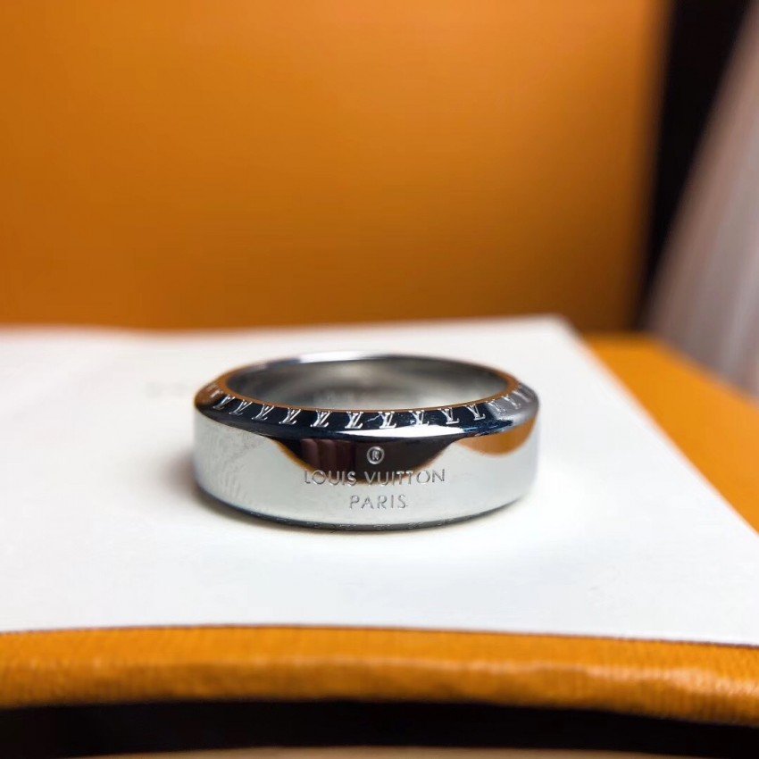 LV Ring 110805B