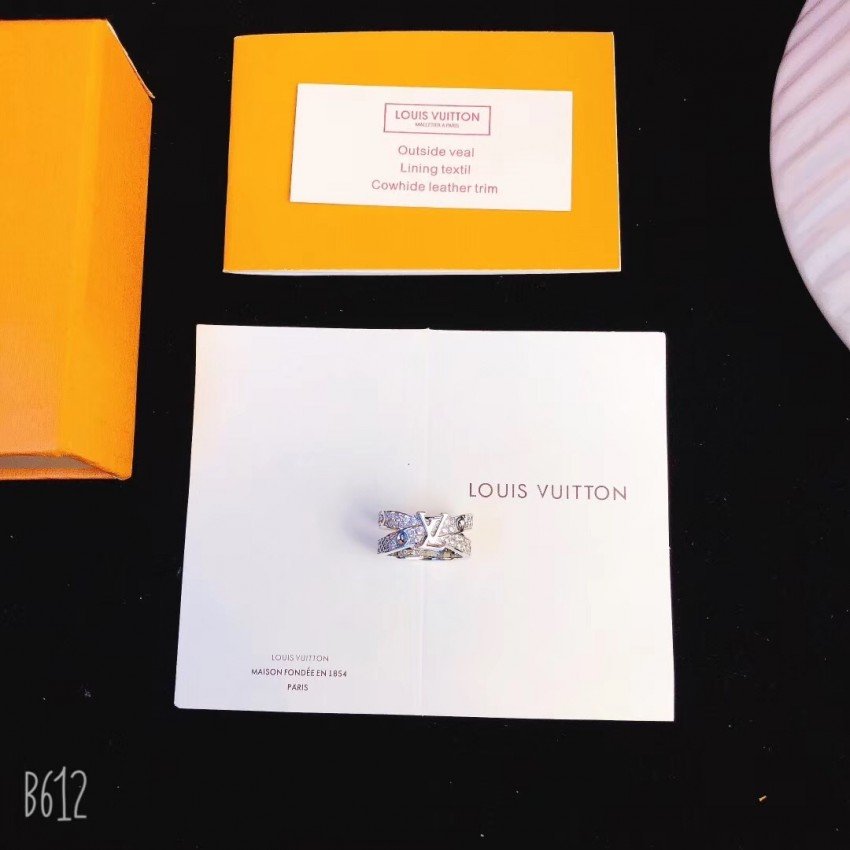 LV Ring 110806B