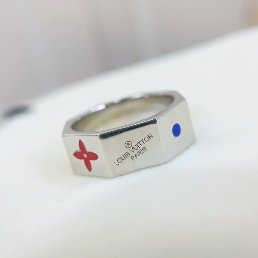 LV Ring 111230A