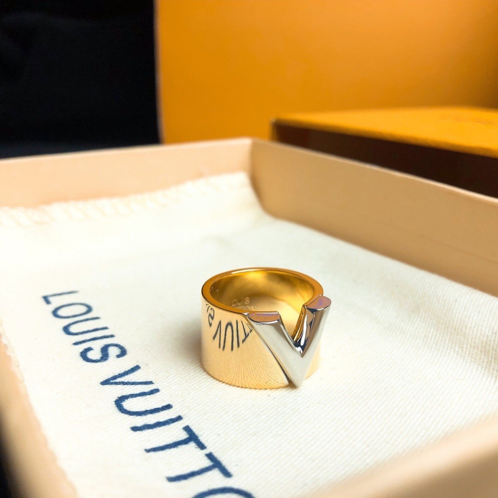 LV Ring 120322Q