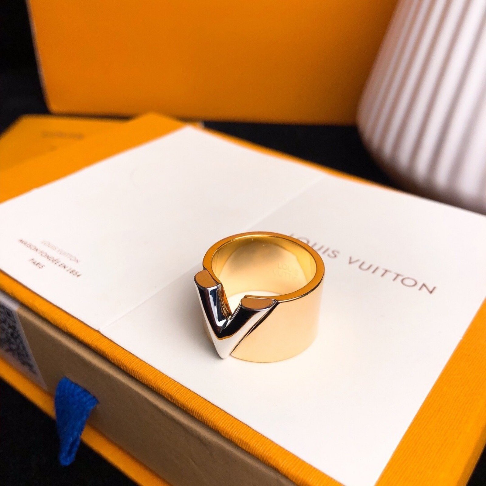 LV Ring 120322Q