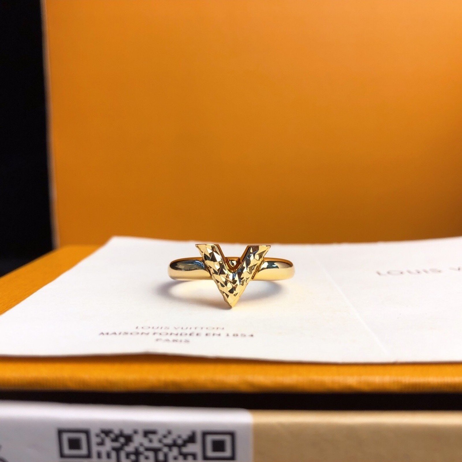 LV Ring 120322R
