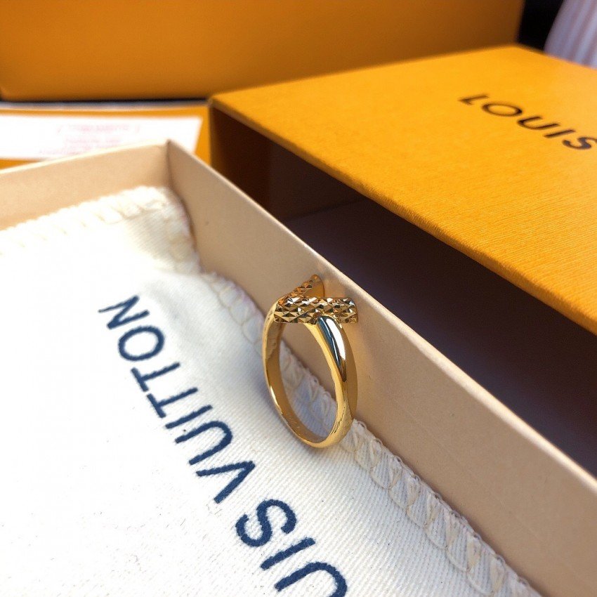 LV Ring 120322R
