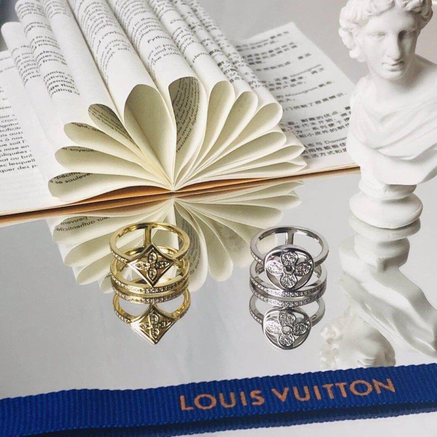 LV Ring 120330P