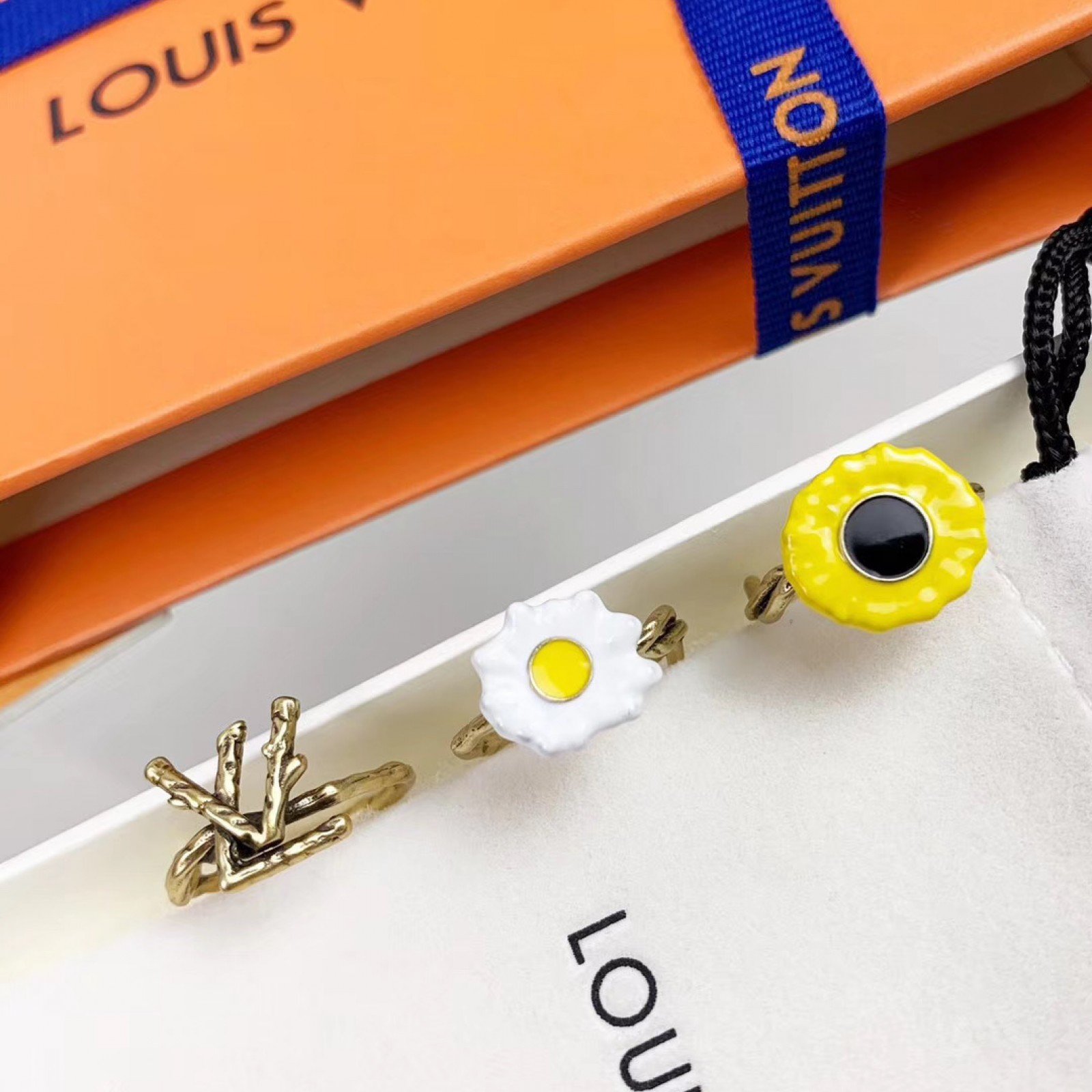 LV Ring 120416H