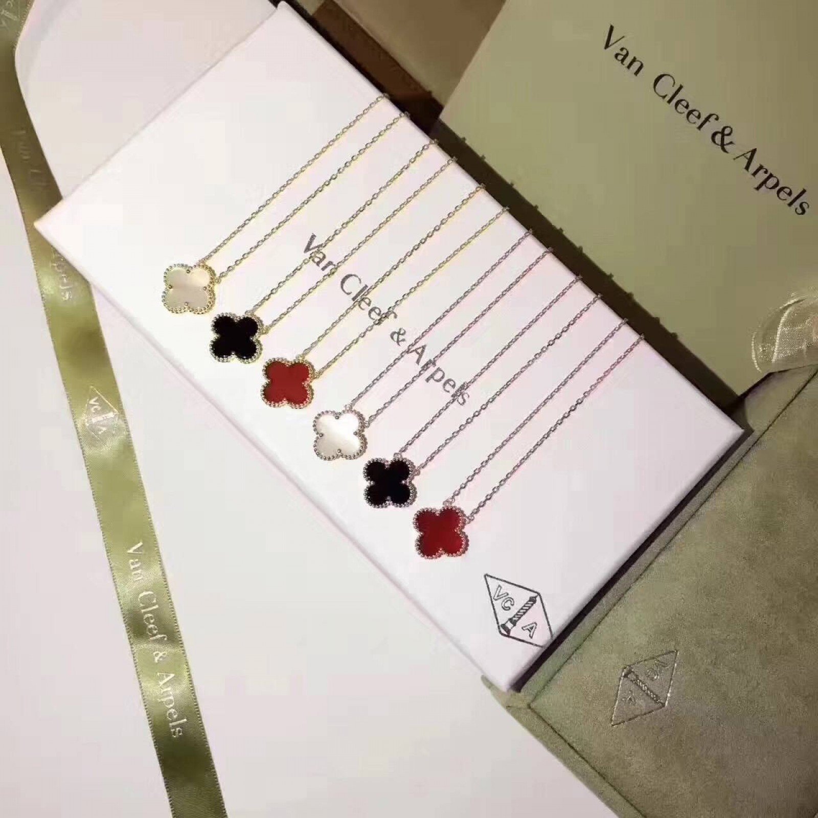 Van Cleef & Arpels Jewelry 71211D