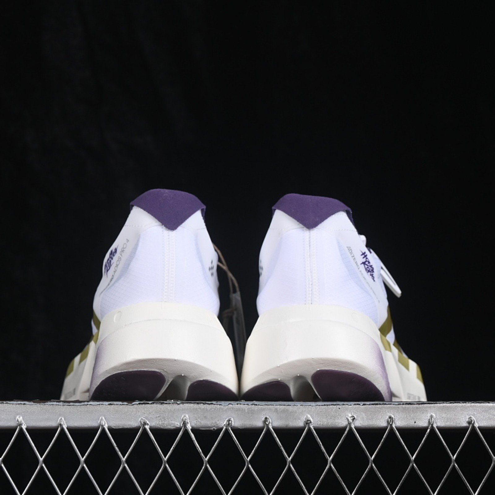 KH6359 ADIZERO ADIOS PRO 4 CLOUD WHITE/GOLD METALLIC/AURORA PLUM WOMAN:36 39 MAN:40 46
