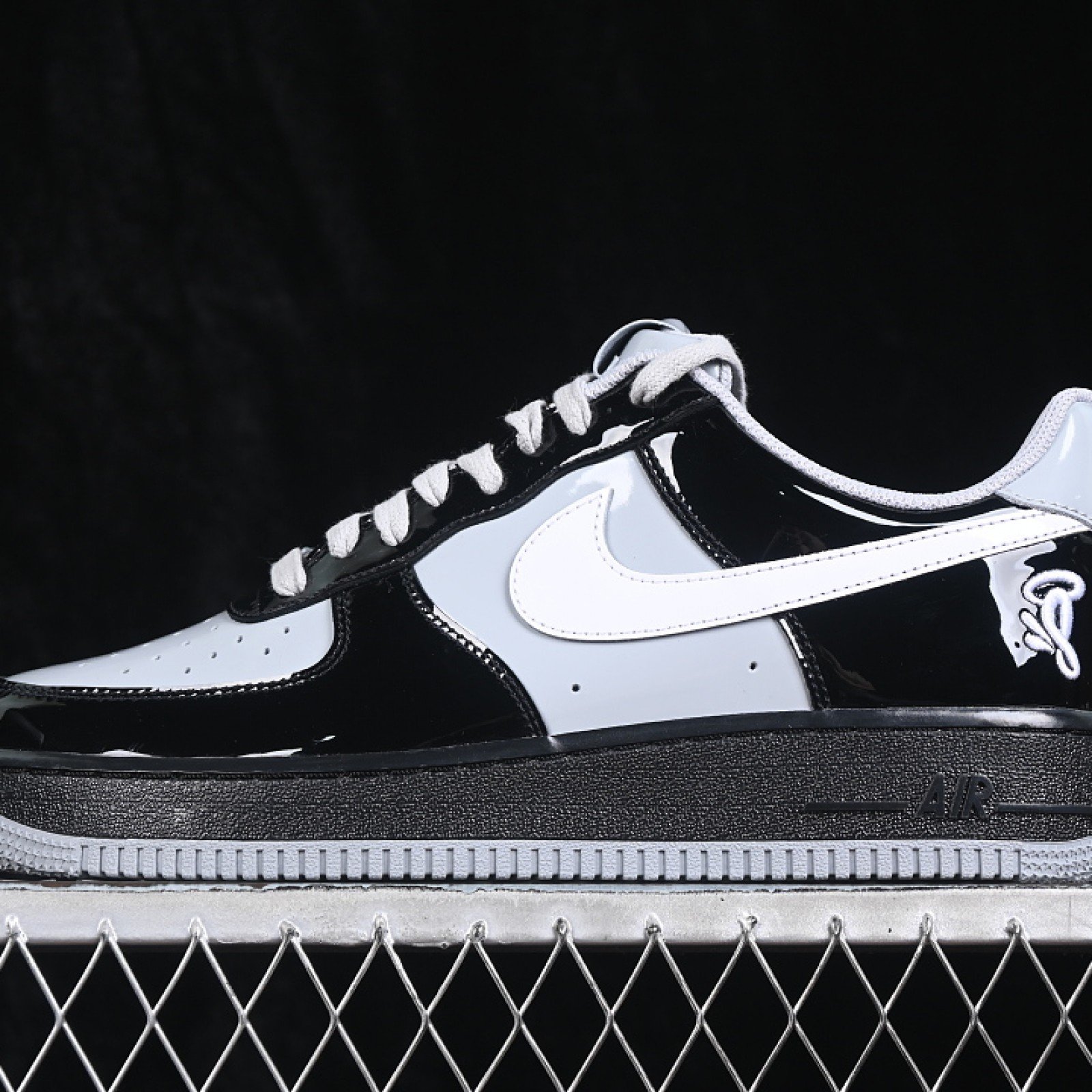 IO9974 010 AIR FORCE 1 LOW BLACK/LIGHT SMOKE GREY/WHITE MAN:40 48.5