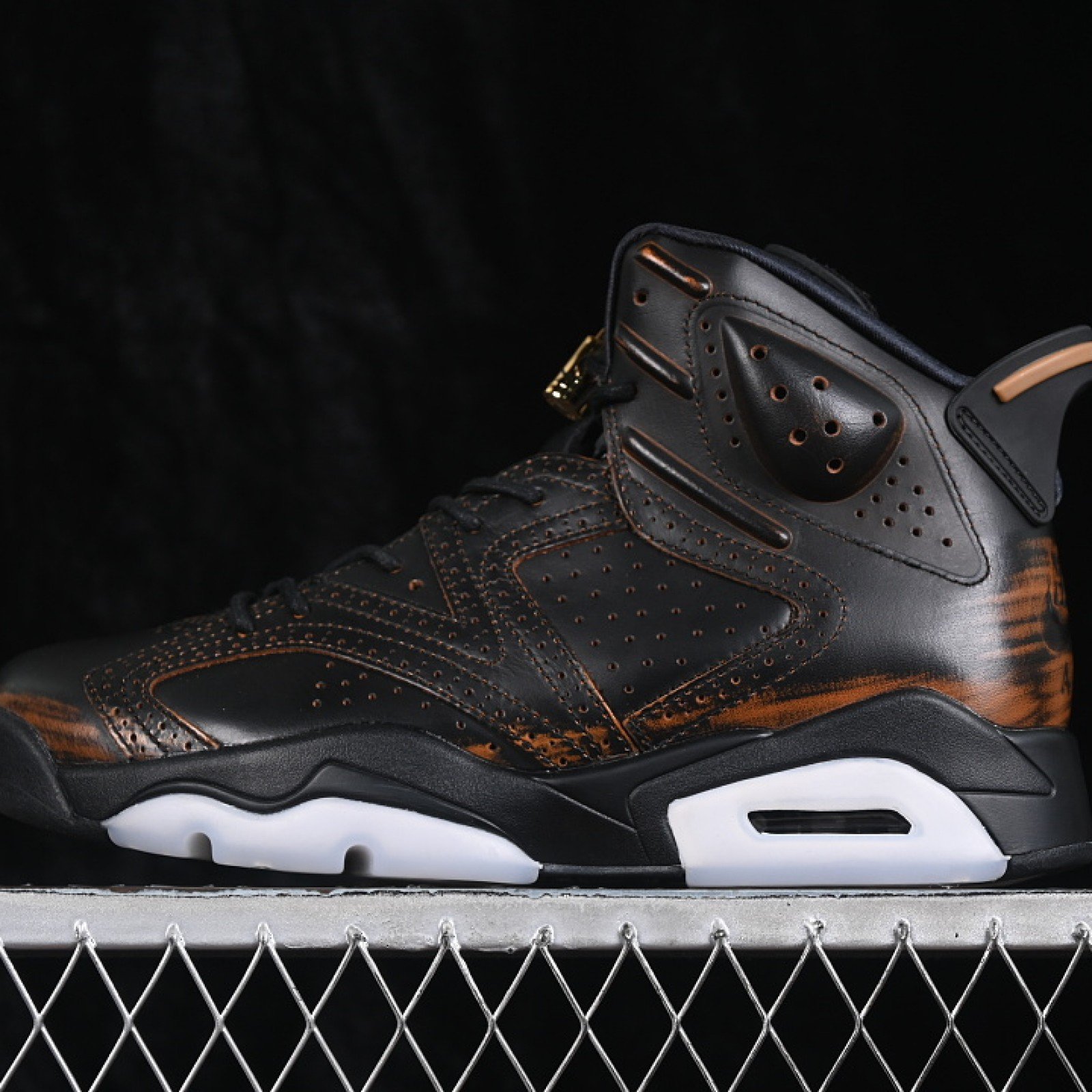 IR7572 220 JORDAN 6 RETRO LIGHT BRITISH KHAKI/BLACK/SAIL/LIGHT BRITISH KHAKI MAN:40 47.5