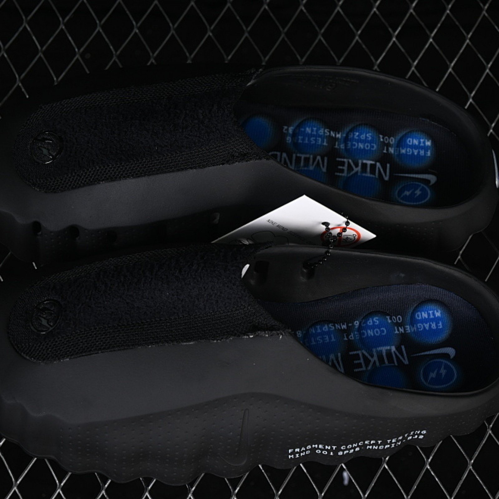 IQ8502 001 MIND 001 SLIDE BLACK/BLACK WOMAN:36 39 MAN:40 45